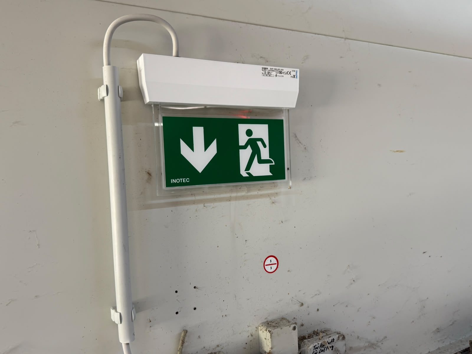Rettungszeichenleuchte – echte Arbeit von HD Elektroworld